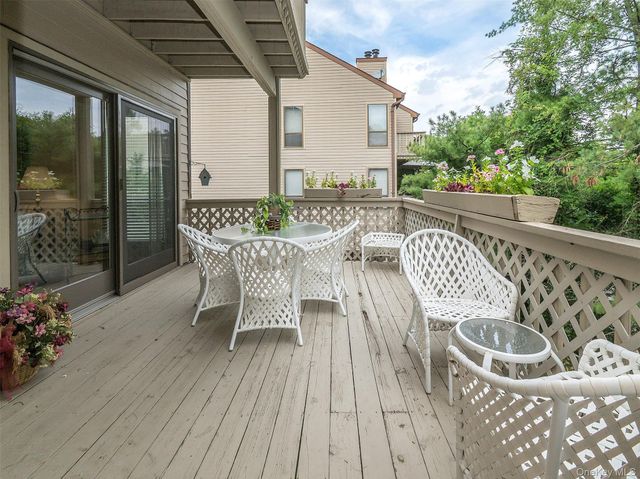 100 The Glen 100, Glen Head, NY 11545
