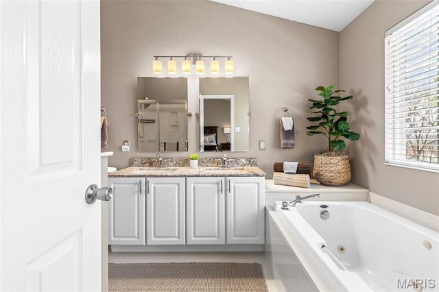 7225 Crystal Lake Court, St Louis, MO 63129