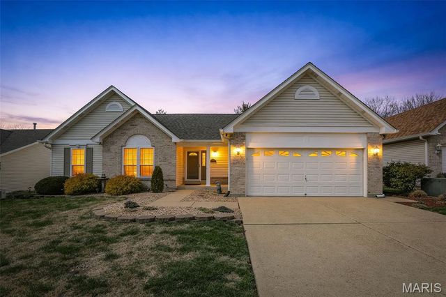 7225 Crystal Lake Court, St Louis, MO 63129