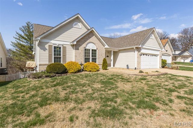 7225 Crystal Lake Court, St Louis, MO 63129