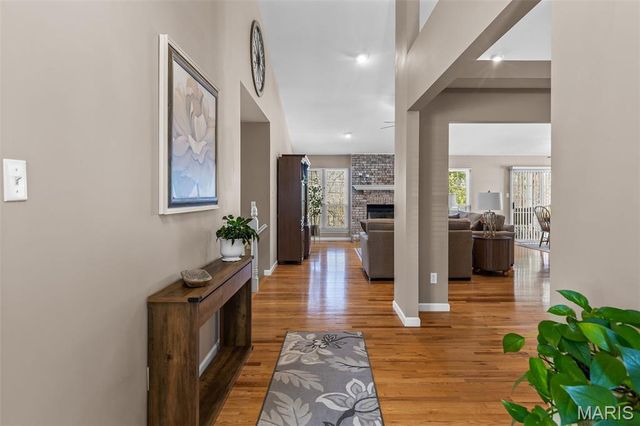 7225 Crystal Lake Court, St Louis, MO 63129