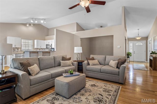 7225 Crystal Lake Court, St Louis, MO 63129