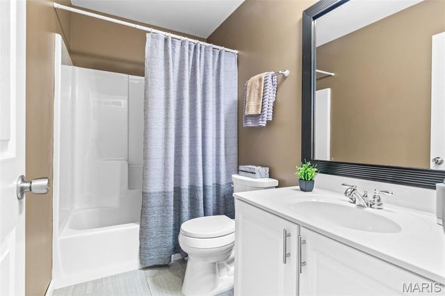 7225 Crystal Lake Court, St Louis, MO 63129