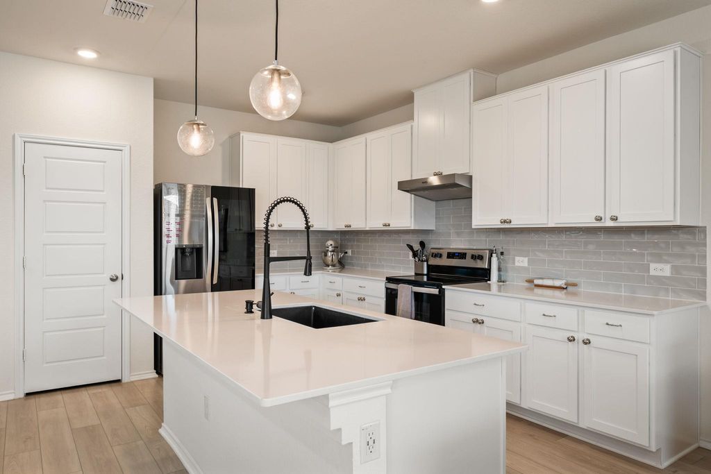 7805 House Finch DR, Austin, TX 78744