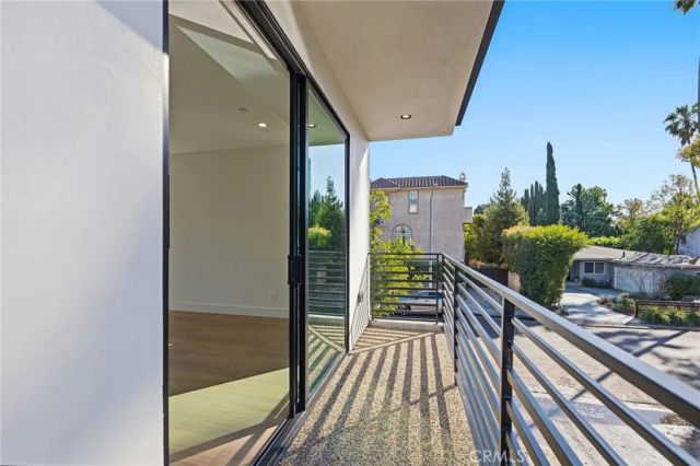 13602 Burbank Boulevard, Sherman Oaks, CA 91401