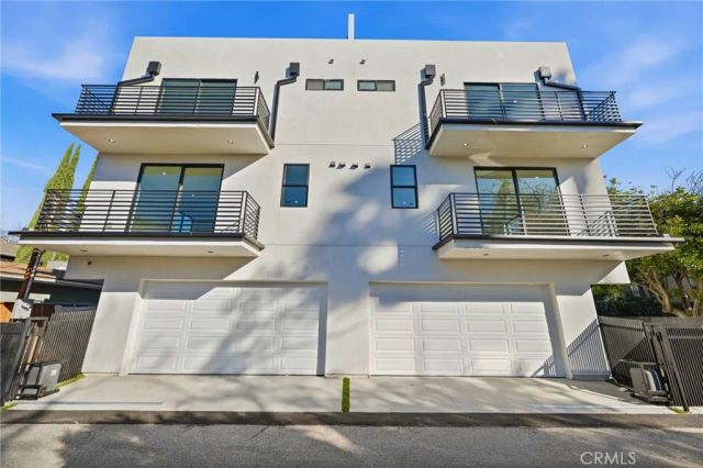 13602 Burbank Boulevard, Sherman Oaks, CA 91401