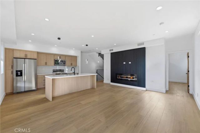 13602 Burbank Boulevard, Sherman Oaks, CA 91401