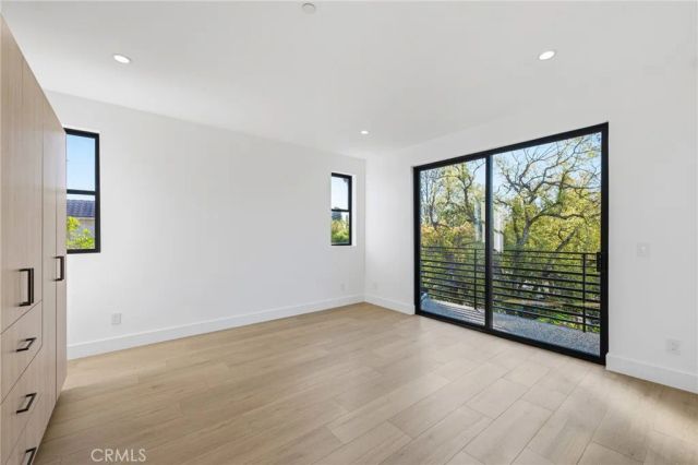 13602 Burbank Boulevard, Sherman Oaks, CA 91401