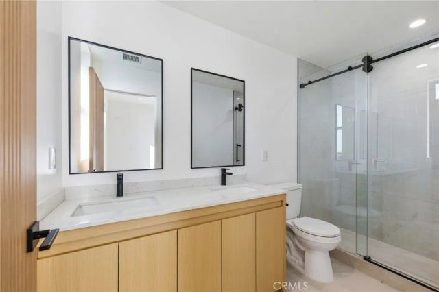 13602 Burbank Boulevard, Sherman Oaks, CA 91401