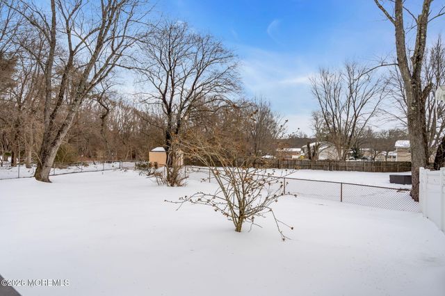 8 Trinity Place, Jackson, NJ 08527