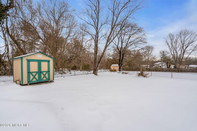 8 Trinity Place, Jackson, NJ 08527