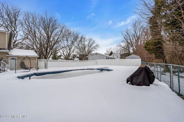 8 Trinity Place, Jackson, NJ 08527