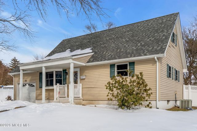 8 Trinity Place, Jackson, NJ 08527