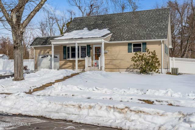 8 Trinity Place, Jackson, NJ 08527