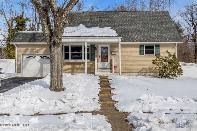 8 Trinity Place, Jackson, NJ 08527