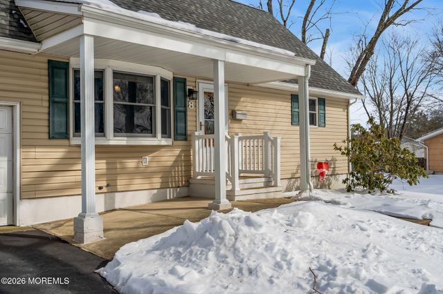 8 Trinity Place, Jackson, NJ 08527