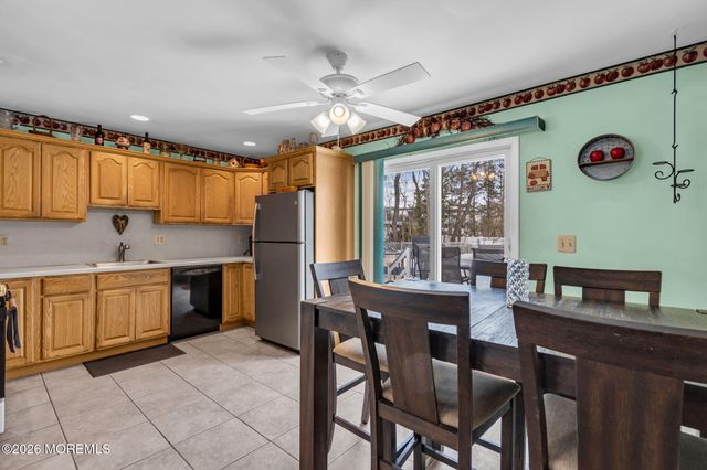 8 Trinity Place, Jackson, NJ 08527