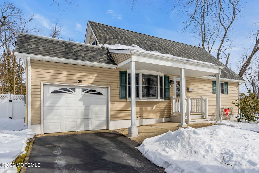 8 Trinity Place, Jackson, NJ 08527