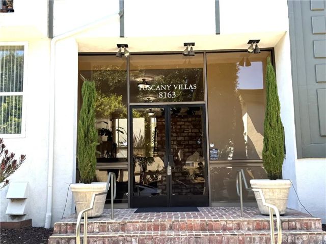 8163 Redlands, Los Angeles, CA 90293