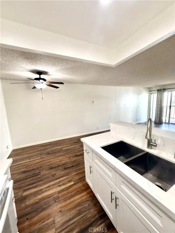 8163 Redlands, Los Angeles, CA 90293