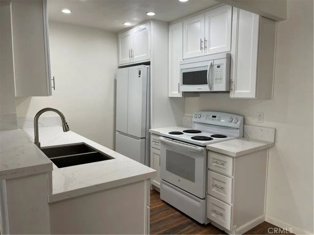 8163 Redlands, Los Angeles, CA 90293