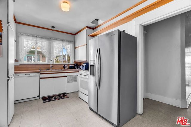 1412 S Victoria Avenue, Los Angeles, CA 90019