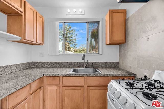 1412 S Victoria Avenue, Los Angeles, CA 90019