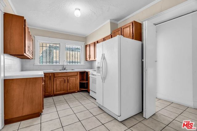 1412 S Victoria Avenue, Los Angeles, CA 90019