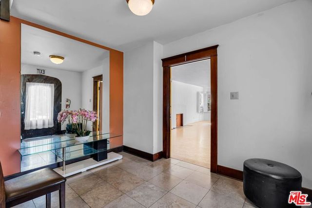 1412 S Victoria Avenue, Los Angeles, CA 90019