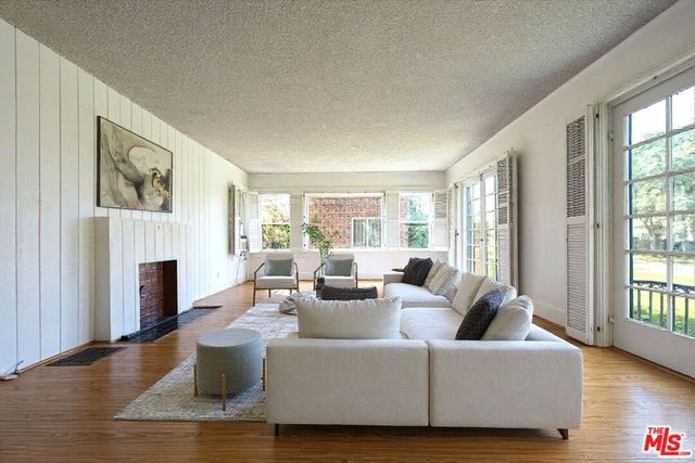 1412 S Victoria Avenue, Los Angeles, CA 90019