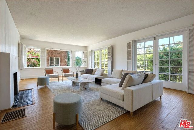 1412 S Victoria Avenue, Los Angeles, CA 90019