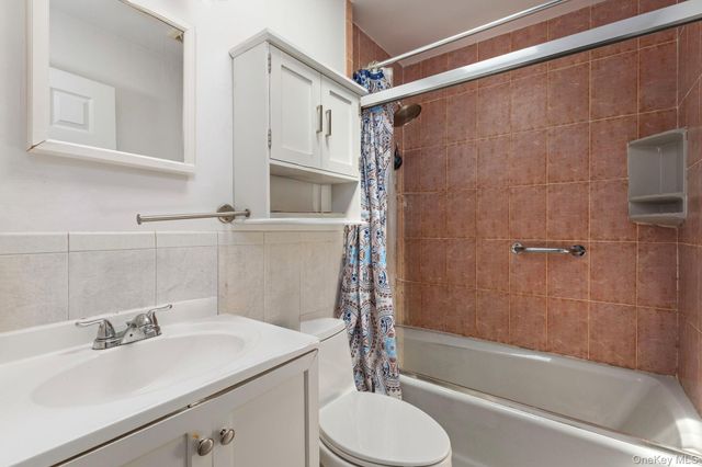 6722 211th Street, Oakland Gardens, NY 11364