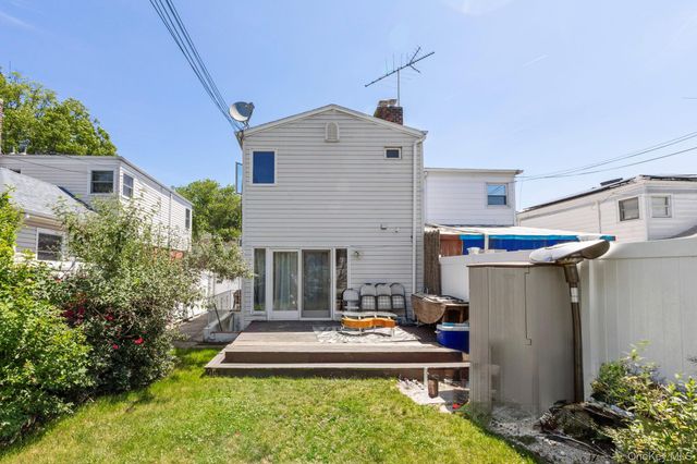 6722 211th Street, Oakland Gardens, NY 11364