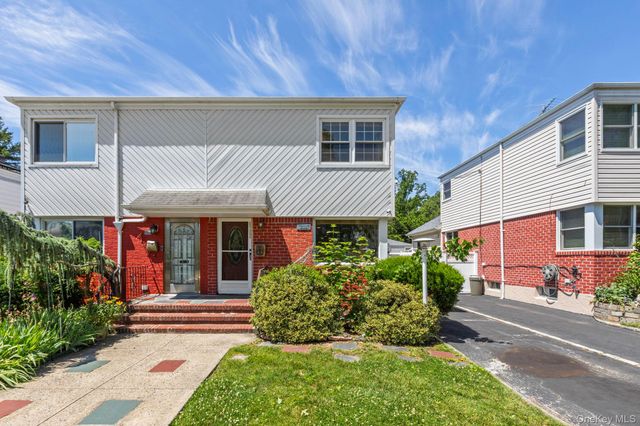 6722 211th Street, Oakland Gardens, NY 11364