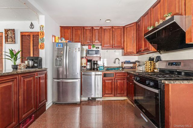 6722 211th Street, Oakland Gardens, NY 11364