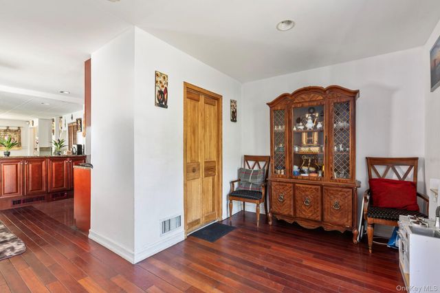 6722 211th Street, Oakland Gardens, NY 11364