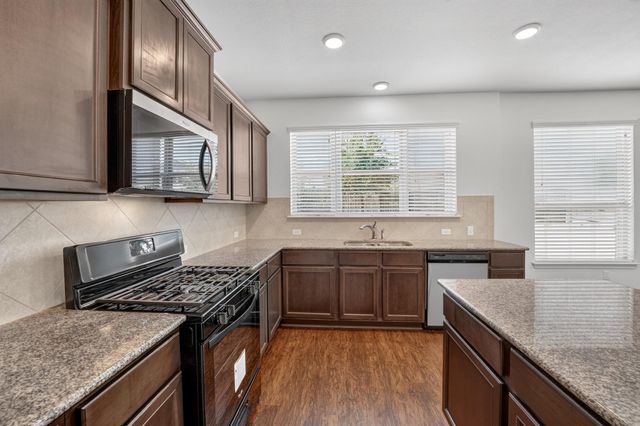 8013 Turnberry LN, Austin, TX 78744