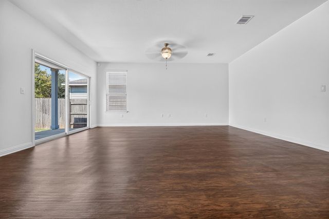 8013 Turnberry LN, Austin, TX 78744