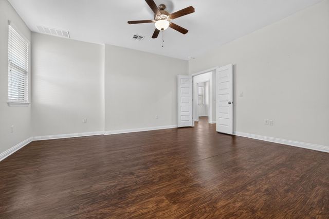 8013 Turnberry LN, Austin, TX 78744