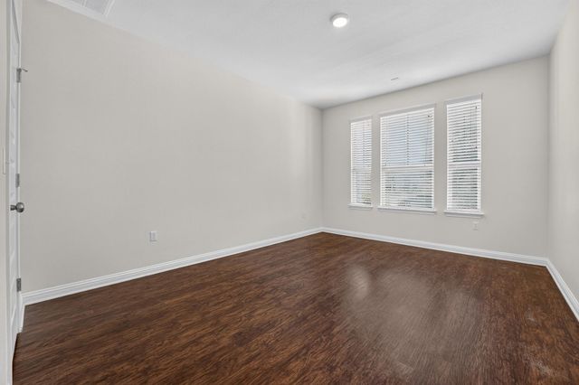 8013 Turnberry LN, Austin, TX 78744