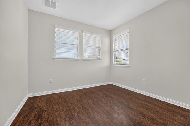 8013 Turnberry LN, Austin, TX 78744