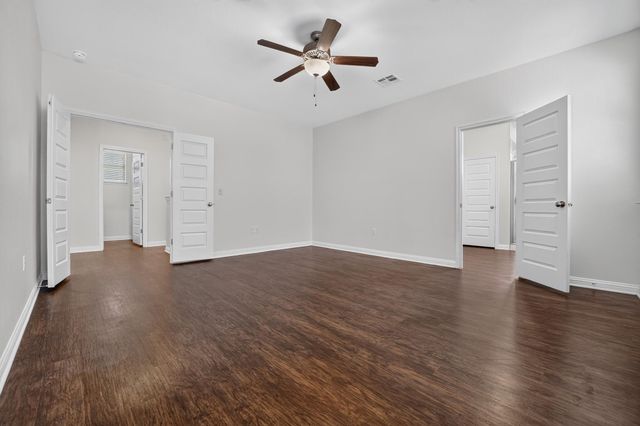 8013 Turnberry LN, Austin, TX 78744