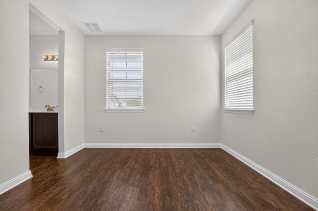 8013 Turnberry LN, Austin, TX 78744