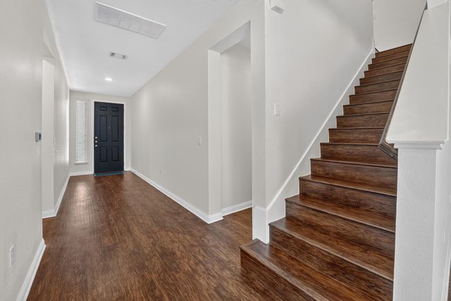 8013 Turnberry LN, Austin, TX 78744