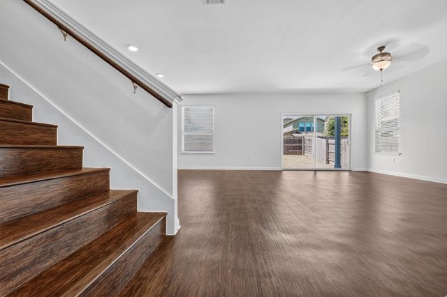 8013 Turnberry LN, Austin, TX 78744