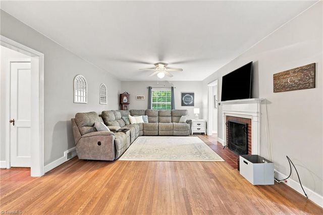 5275 Reynolda Road, Winston-salem, NC 27106