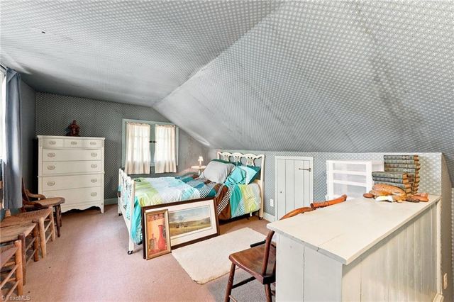 5275 Reynolda Road, Winston-salem, NC 27106