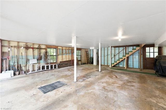 5275 Reynolda Road, Winston-salem, NC 27106