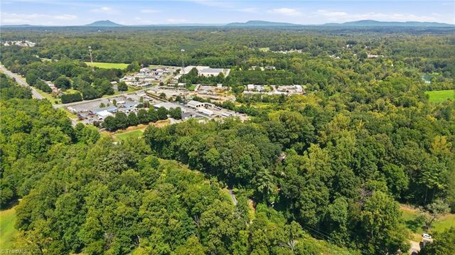 5275 Reynolda Road, Winston-salem, NC 27106