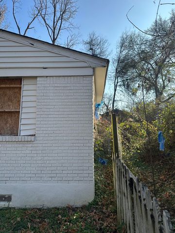 1323 SMITH AVE, Memphis, TN 38107